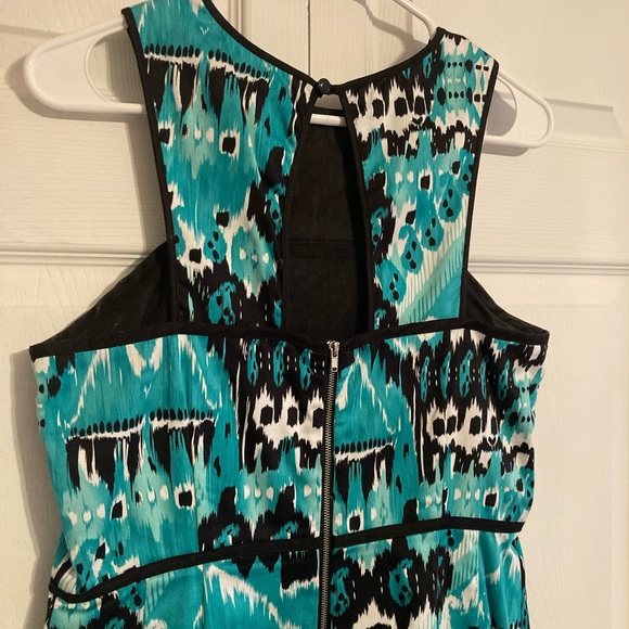 Gabby Syke Green Abstract Print Dress - Picture 4 of 5